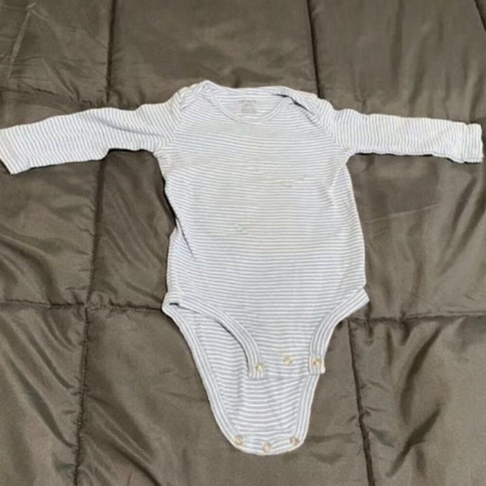 Bundle of L/S Onesies - Picture 7 of 8